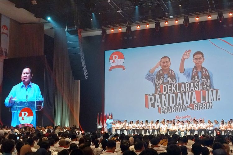 Calon presiden (capres) nomor urut 2 Prabowo Subianto ketika menyampaikan sambutan di hadapan relawan Pandawa Lima pada acara Deklarasi Pandawa Lima di Djakarta Theater, Jakarta Pusat, Jumat (1/12/2023).