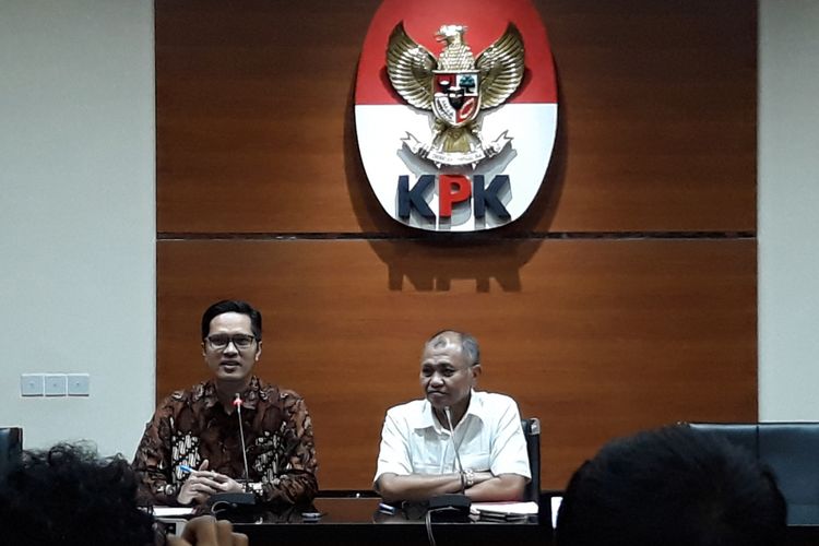 Juru Bicara KPK Febri Diansyah dan Ketua KPK Agus Rahardjo dalam jumpa pers di Gedung KPK Jakarta, Jumat (20/4/2018).