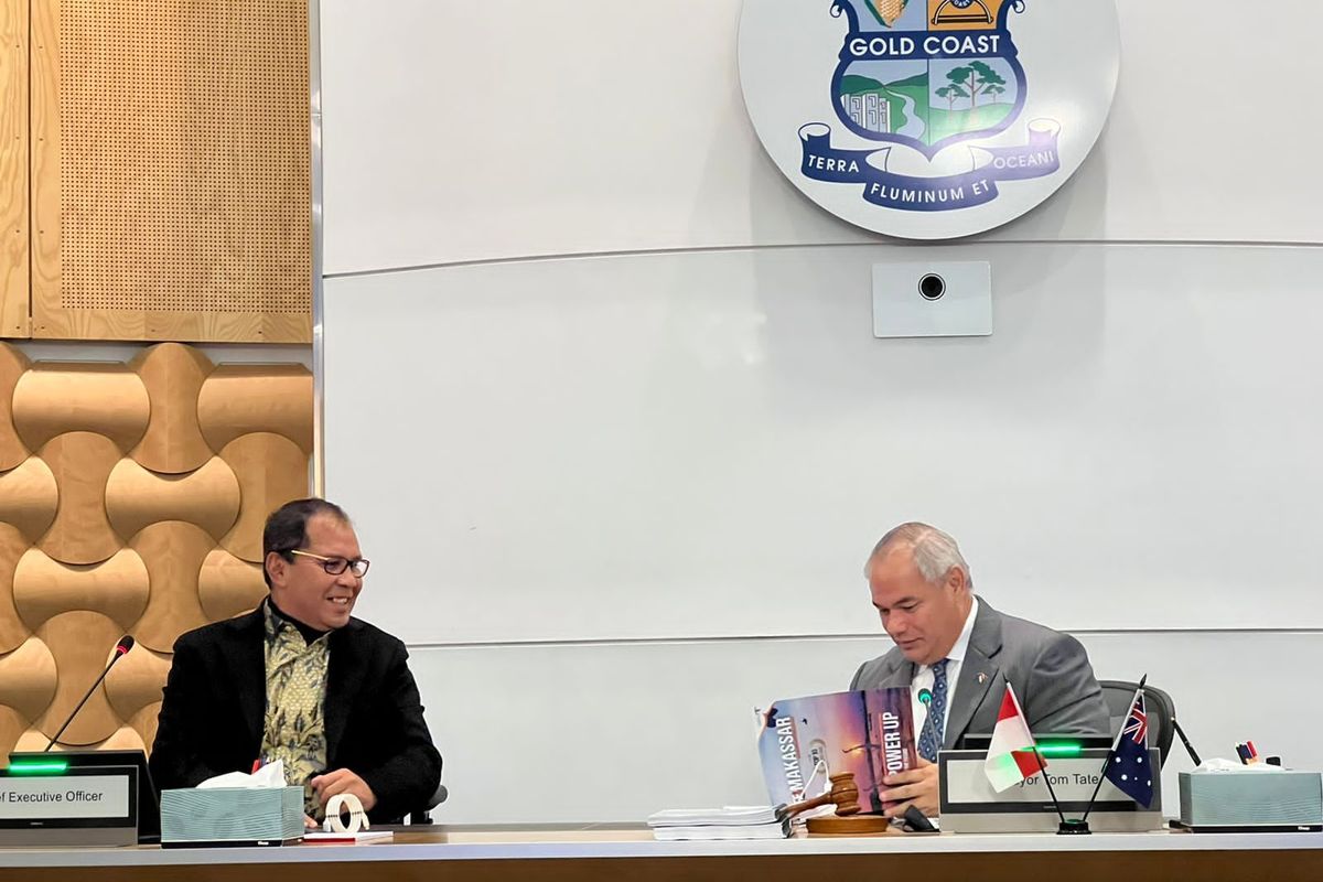 Walkot Makassar Danny Pomanto bersama Walkot Gold Coast Tom Tate saat menghadiri Twinning City Asian Australia Smart City Trust Fund (AASCTF), di Gold Coast, Australia, Senin (11/7/2022).