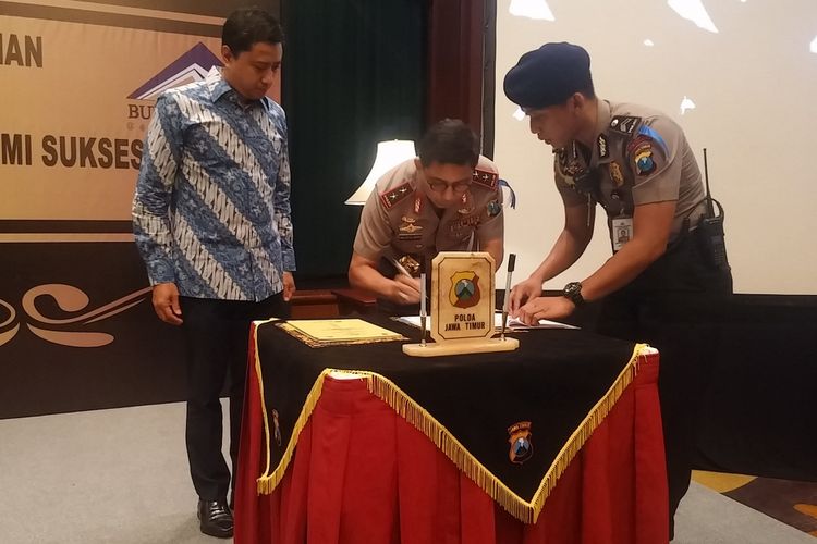 Kapolda Jatim Dan Direktur PT Bumi Suksesindo tanda tangan MoU pengamanan obyek vital nasional tambang emas Tumpang Pitu Banyuwangi di Surabaya.