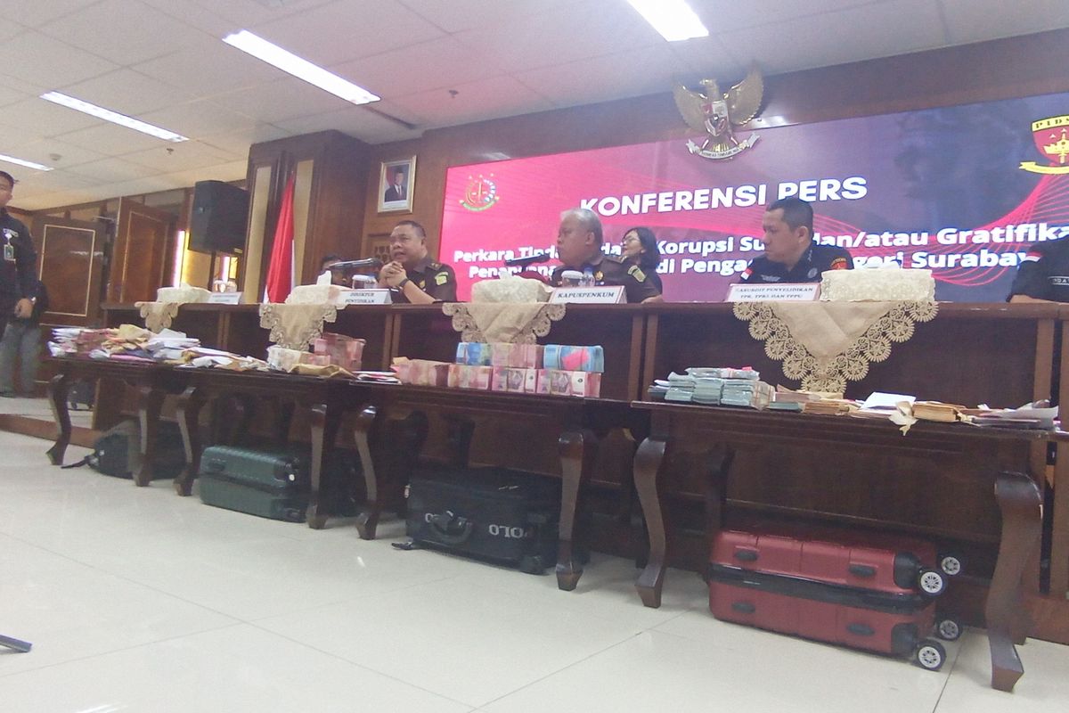 Penampakan Barang Bukti Uang Sitaan dari Rumah Eks Ketua PN Surabaya 