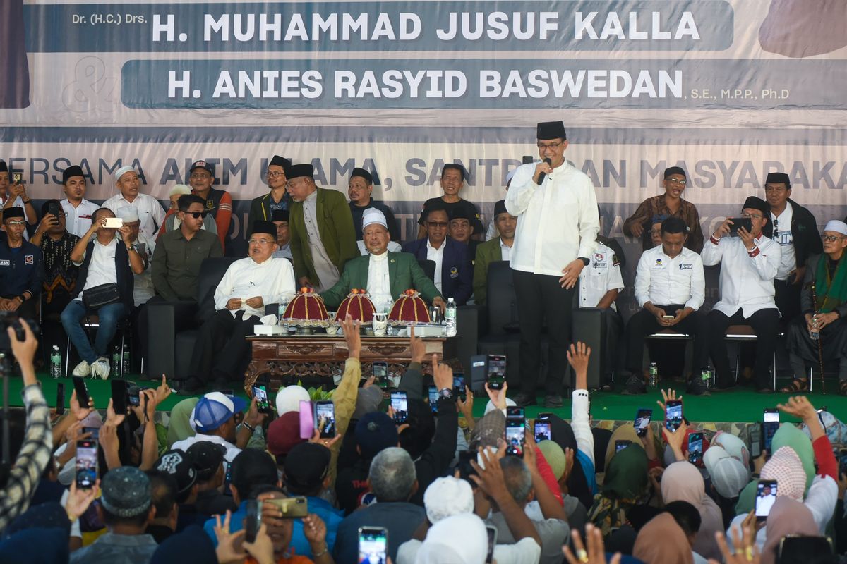 Capres nomor urut satu, Anies Baswedan berkunjung ke Ponpes DDI Mangkoso di Kabupaten Barru, Sulsel, Rabu (17/1/2024).