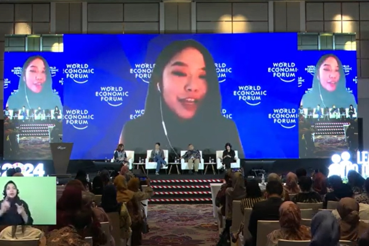 Insight and Data Lead, World Economic Forum, Zhuorong Ricky Li menyampaikan paparan secara daring pada acara SDGs Annual Conference (SAC) 2024 di Jakarta, Selasa (8/10/2024).