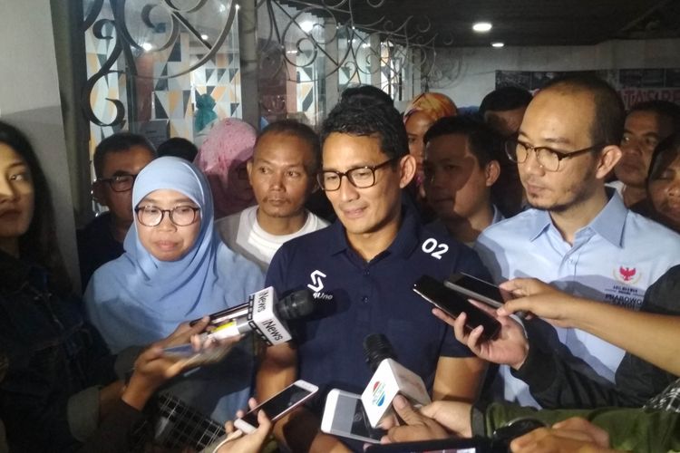 Calon Wakil Presiden Nomor urut 02, Sandiaga Uno mengomentari tersebarnya tabloid Indonesia Barokah di Sejumlah Wilayahnya di Indonesia kepada Wartawan di Rumah Djoeang, Kebayoran Baru, Jakarta, Selatan, pada Minggu (27/1/2019)