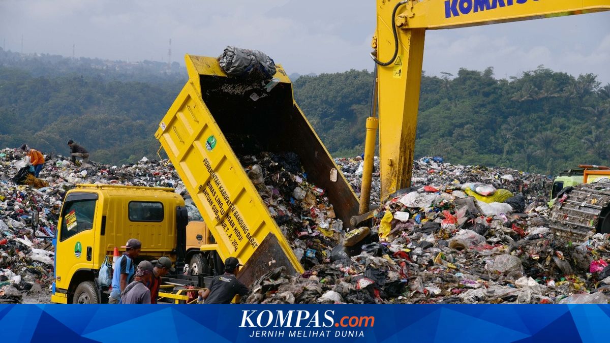 Risiko Kebakaran Mengintai saat Kemarau, Timbunan Sampah di TPA Sarimukti Ditata Ulang