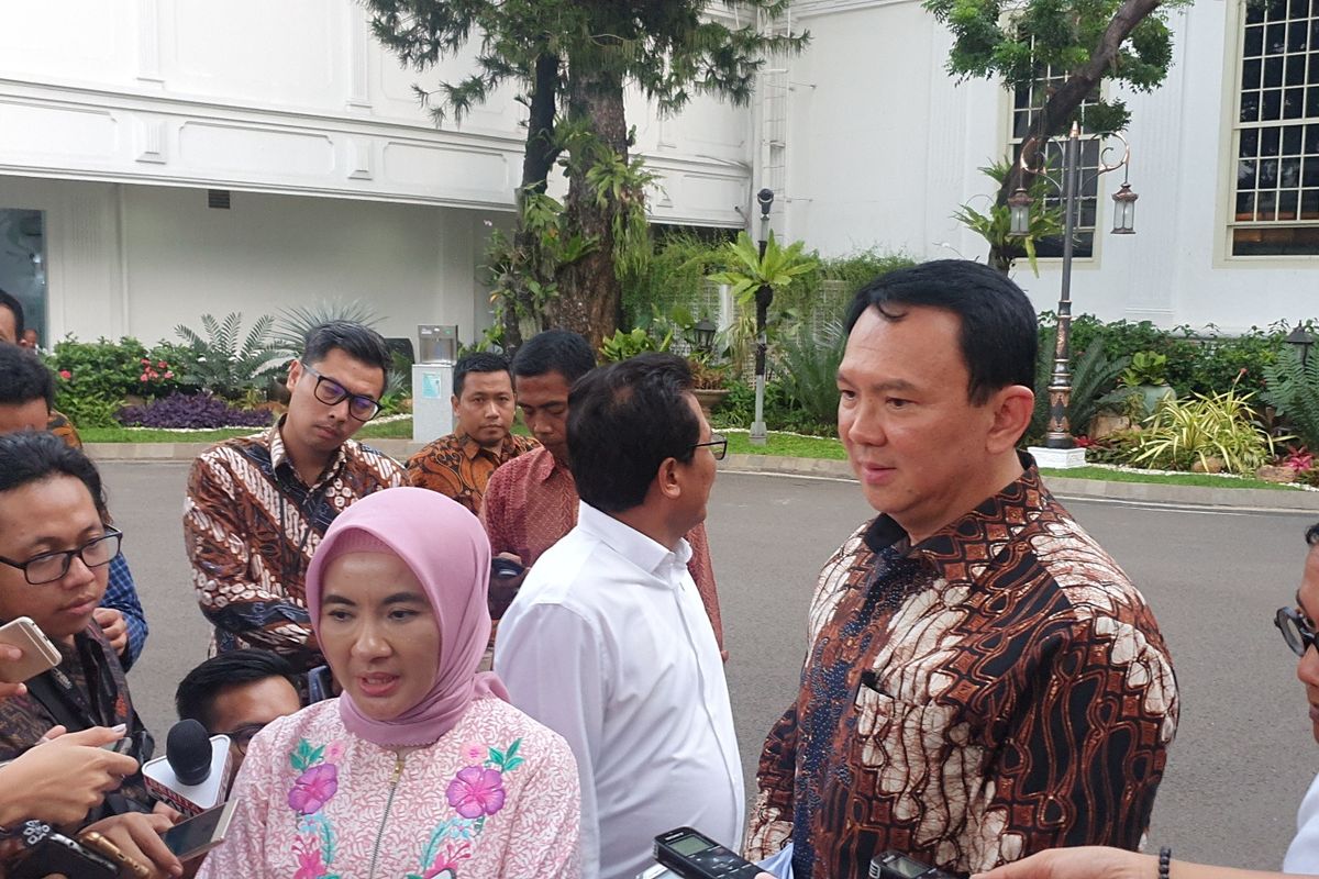Komisaris Utama Pertamina Basuki Tjahaja Purnama alias Ahok bersama DIrut Pertamina Nicke Widyawati  usai bertemu Presiden Joko Widodo di Istana Kepresidenan, Jakarta, Senin (9/10/2019).
