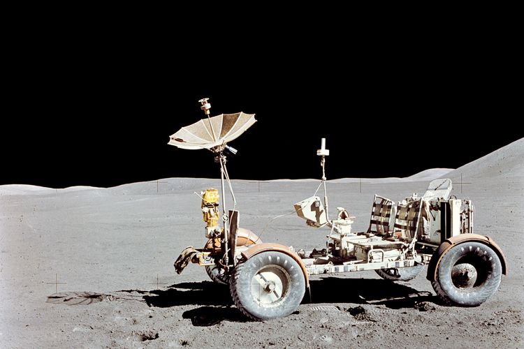 Lunar Rover Vehicle yang terparkir di Bulan setelah misi Apollo 15 selesai