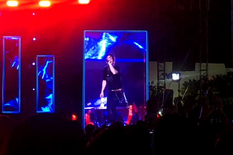 Bobby iKON tampil dalam Asian Sound Syndicate di Helipad Parking Ground, GBK, Jakarta Pusat, Sabtu (31/8/2019) malam.