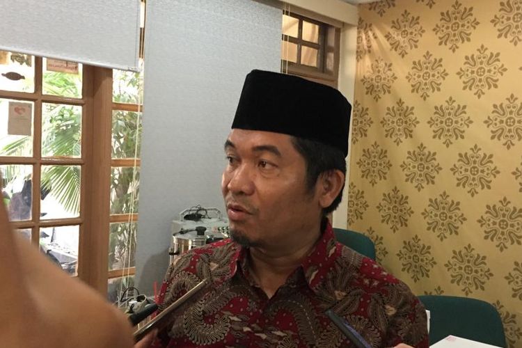 Direktur Lingkar Madani Indonesia Ray Rangkuti dalam diskusi bertajuk Wajah Baru DPR: Antara Perppu dan Amendemen di kantor Formappi, Jakarta Timur, Senin (14/10/2019). 