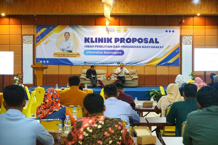 Dosen dan mahasiswa Universitas Bojonegoro didorong melakukan riset sebagai kontribusi untuk daerah.