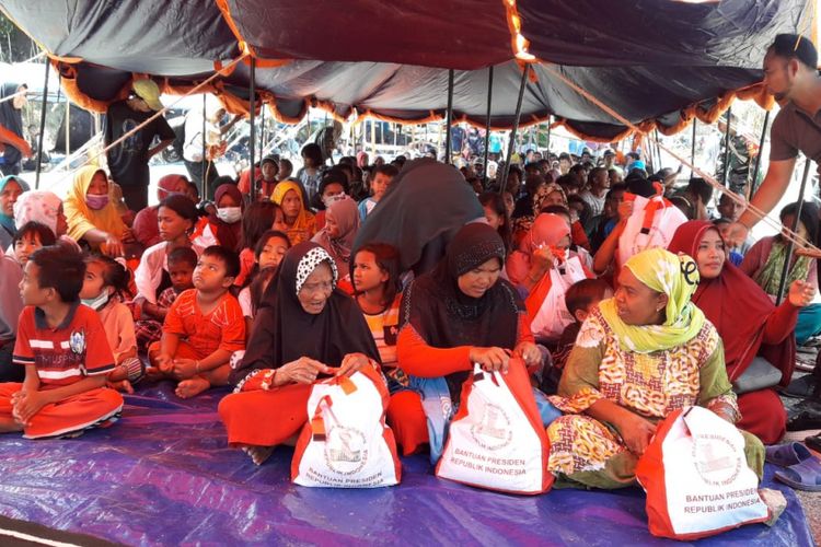 Pengungsi di Desa Loli Saluran, Kecamatan Banawa, Kabupaten Donggala, Sulawesi Tengah.