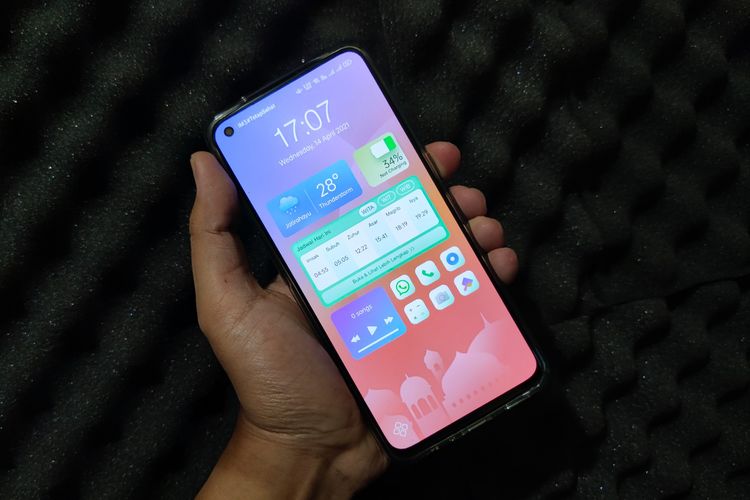 Tampilan tema Ramadhan di Oppo Reno5 5G.