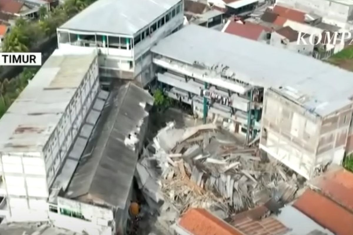 Ponpes Al Khoziny di Sidoarjo. Salah satu bangunan ponpes ambruk pada Senin (29/9/2025).