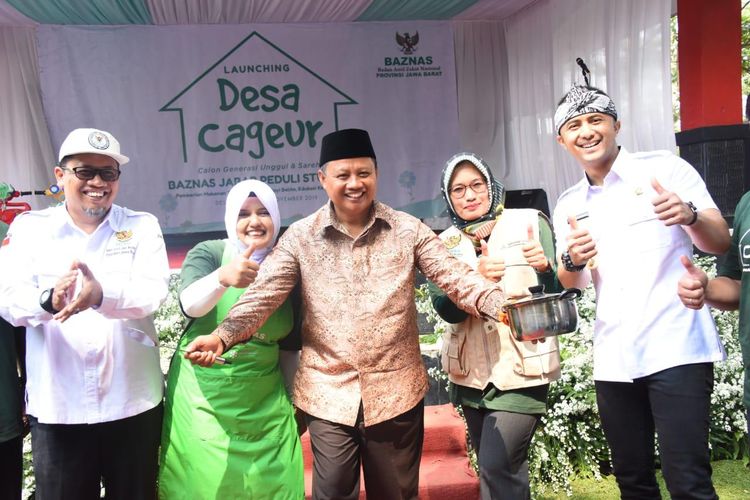 Wakil Gubernur (Wagub) Jawa Barat (Jabar) Uu Ruzhanul Ulum merilis Desa Cageur (Desa Calon Generasi Unggul dan Sarehat) di Desa Ciburuy, Kecamatan Padalarang, Kabupaten Bandung Barat, Rabu (20/11/19).