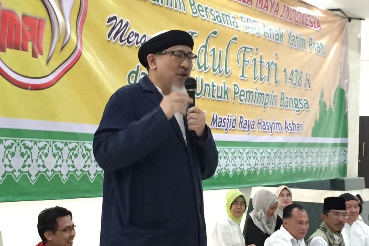 Kakak angkat Basuki Ahok Tjahaja Purnama, Andi Analta Amier, saat memberikan siraman rohani kepada ratusan anak yatim di Masjid KH Hasyim Asyari, Jakarta Barat, Kamis (29/6/2017) petang.