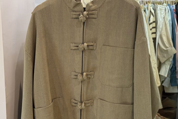 Jii by Gloria Agatha menyediakan beragam pilihan outfit untuk wanita dengan menggabungkan nuansa Imlek, tetapi tetap kasual.