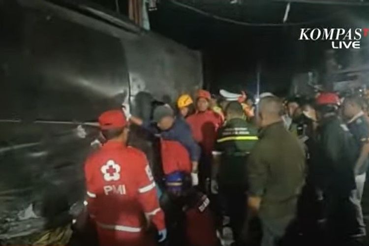 Kecelakaan di Ciater, Kabupaten Subang, Sabtu (11/5/2024). RSUD Subang menyebut 9 orang tewas dan 20 orang luka dalam insiden ini.
