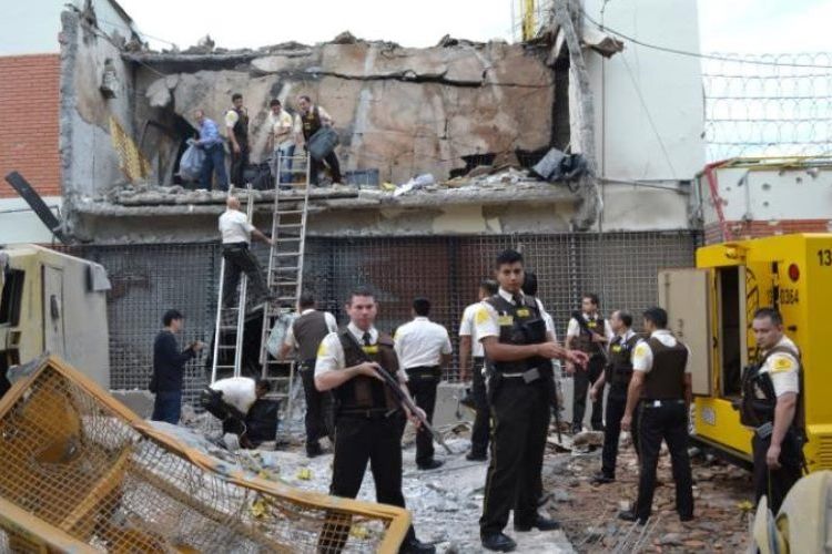 Polisi Paraguay mengamankan kantor sebuah perusahaan jasa keamanan dan pengantaran barang berharga yang diledakkan kelompok bandit asal Brasil yang merampok uang setidaknya Rp 531 miliar.