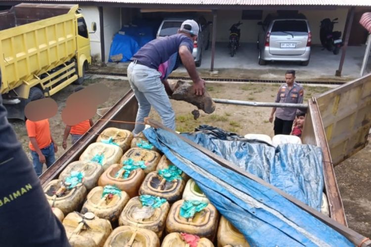 Penyelundup Solar Subsidi 5.400 Liter Ditangkap di Riau, Polisi: Pelaku Tak Tahu Digunakan untuk Apa