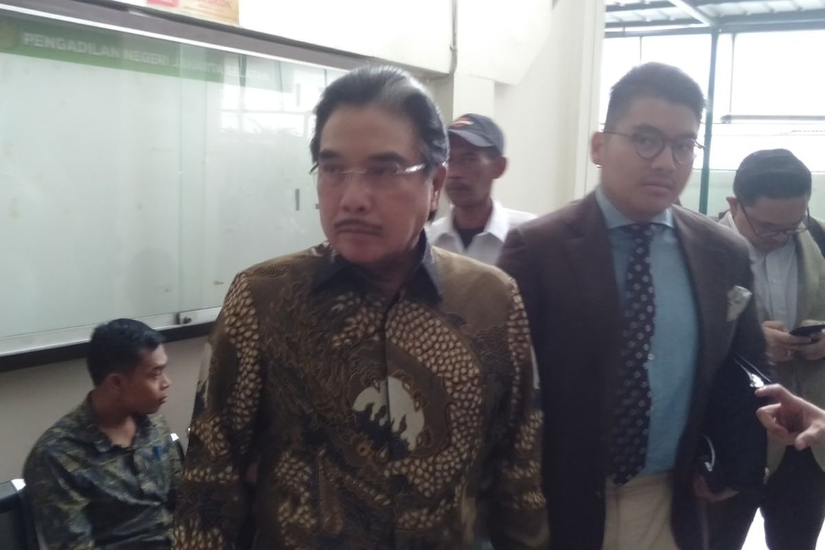 kuasa hukum Ari Darmawan, Hotma Sitompoel di Pengadilan Negeri Jakarta Selatan, Selasa (18/2/2020)