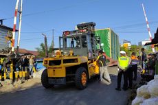 Truk Tersangkut di Pelintasan KA Kota Malang, Sejumlah Perjalanan Kereta Terhambat