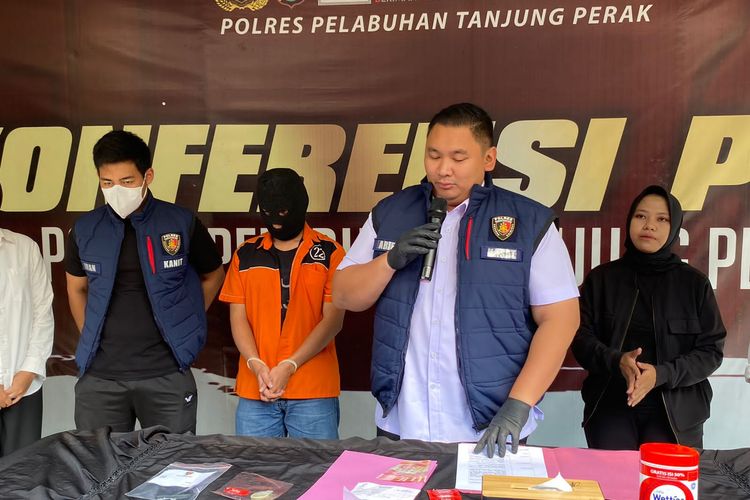 Pelaku PH (19), saat berada di Mapolres Pelabuhan Tanjung Perak Surabaya