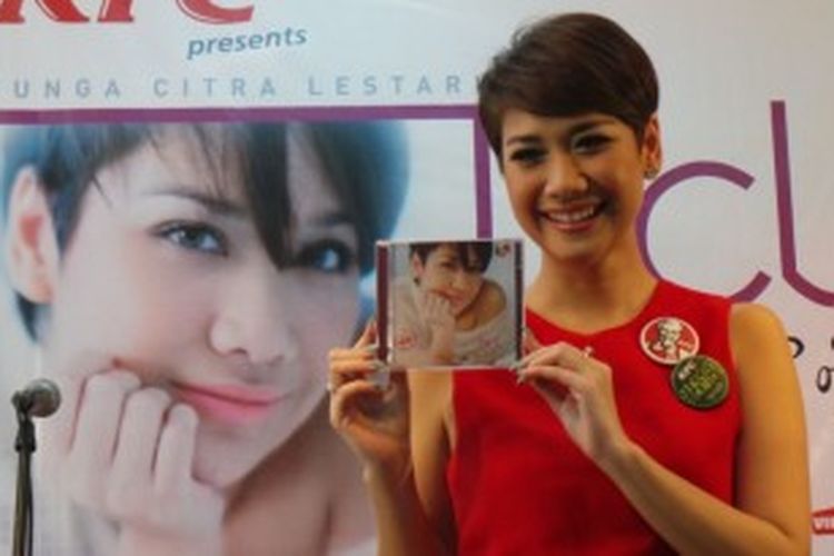 Bunga Citra Lestari meluncurkan album solo barunya, The Best of, di Jakarta, Rabu (19/6/2013).