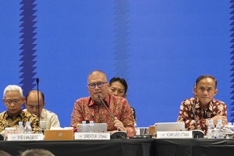 Suasana RUPSLB PT Waskita Karya, Jumat (8/12/2023) di Jakarta. Terlihat Eks Dirut Waskita, Mursyid (tengah) sedang berbicara. 