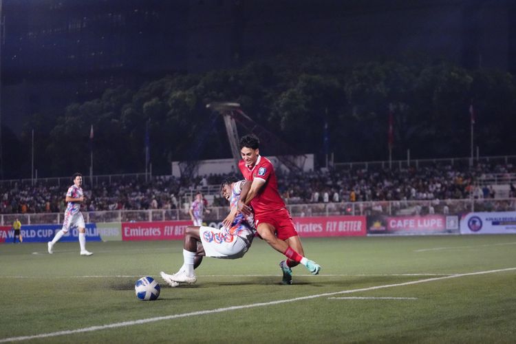 Aksi Rafael Struick dalam laga Kualifikasi Piala Dunia 2026 antara Filipina vs Indonesia di Stadion Rizal Memorial, Manila, Selasa (21/11/2023).