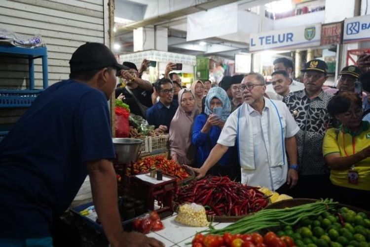 Mendag Zulhas saat meninjau Pasar Besar Kota Madiun, Jawa Timur, Rabu (11/10/2023)