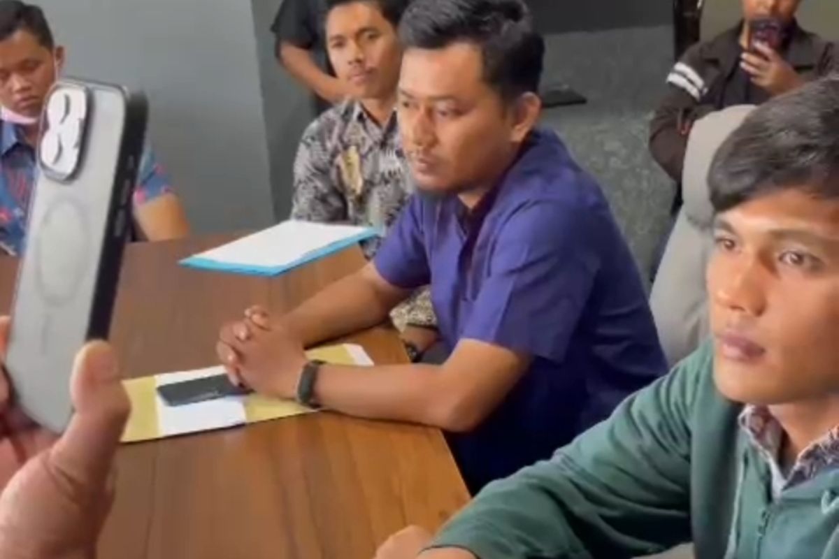 Eks karyawan ijazahnya ditahan perusahaan saat video call dengan Wamenaker, Kamis (24/4/2025).