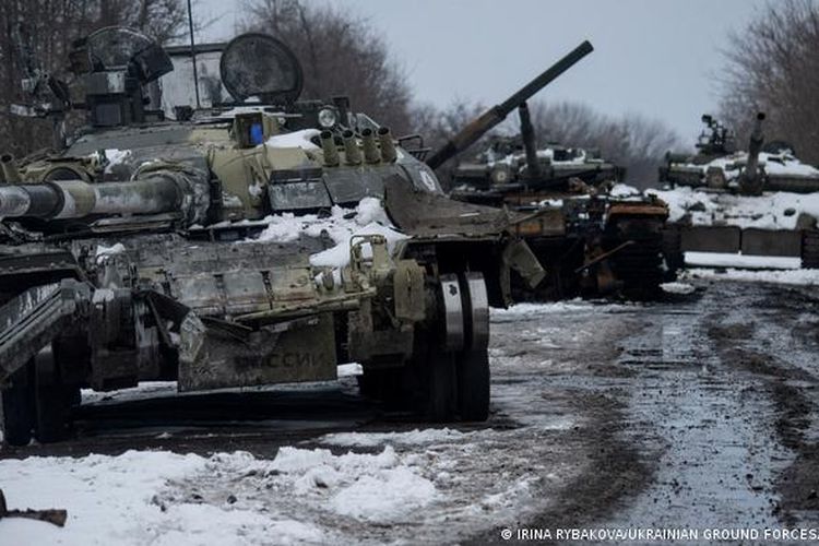 Panser-panser Rusia yang rusak diserang pasukan Ukraina.