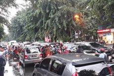 Arus Lalin di Sejumlah Jalan di Kota Bekasi Macet Total karena Banjir