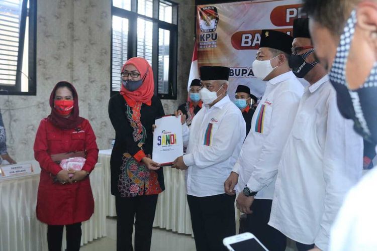 Pasangan petahana Pilkada Kabupaten Malang, Sanusi-Didik Gatot Subroto saat mendaftar ke KPU Kabupaten Malang, Jumat (4/9/2020).