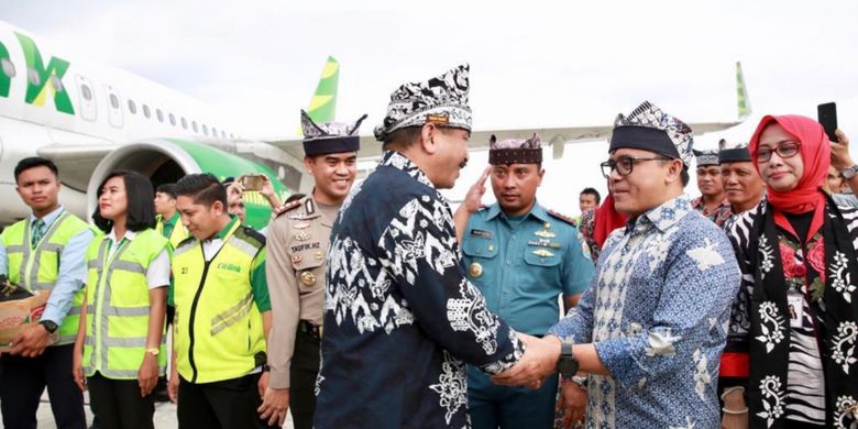 Menteri Pariwisata Arief Yahya dan Bupati Banyuwangi Abdullah Azwar Anas saat penerbangan perdana Citilink rute Banyuwangi-Kuala Lumpur, Rabu (19/12/2018).