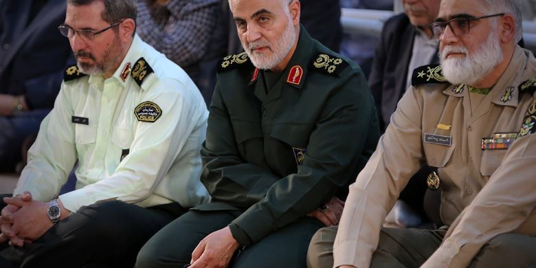 Katta kokrakli qizil sochlar fotosuratlari