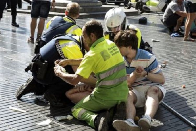 Lebih dari 100 orang cedera akibat serangan dengan sebuah mobil van yang sengaja menarget para pejalan kaki di Barcelona, Kamis (17/8/2017).