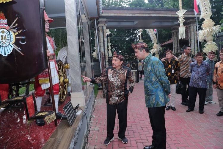 Mentrans Muhammad Iftitah Sulaiman Suryanegara melakukan kunjungan silaturahmi ke Abdul Mahmud Hendropriyono.