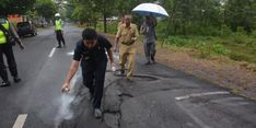 Bupati Trenggalek Tandai Jalan Berlubang dengan Cat Semprot