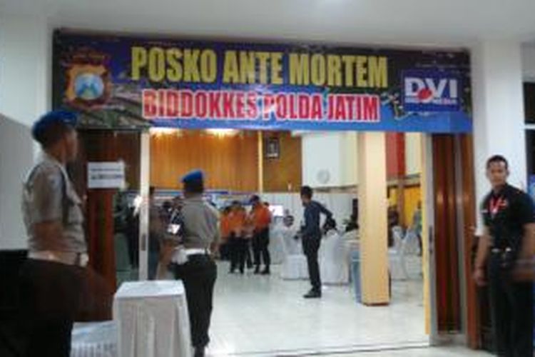 Suasana Posko Antemortem di Crisis Center Polda Jawa Timur.