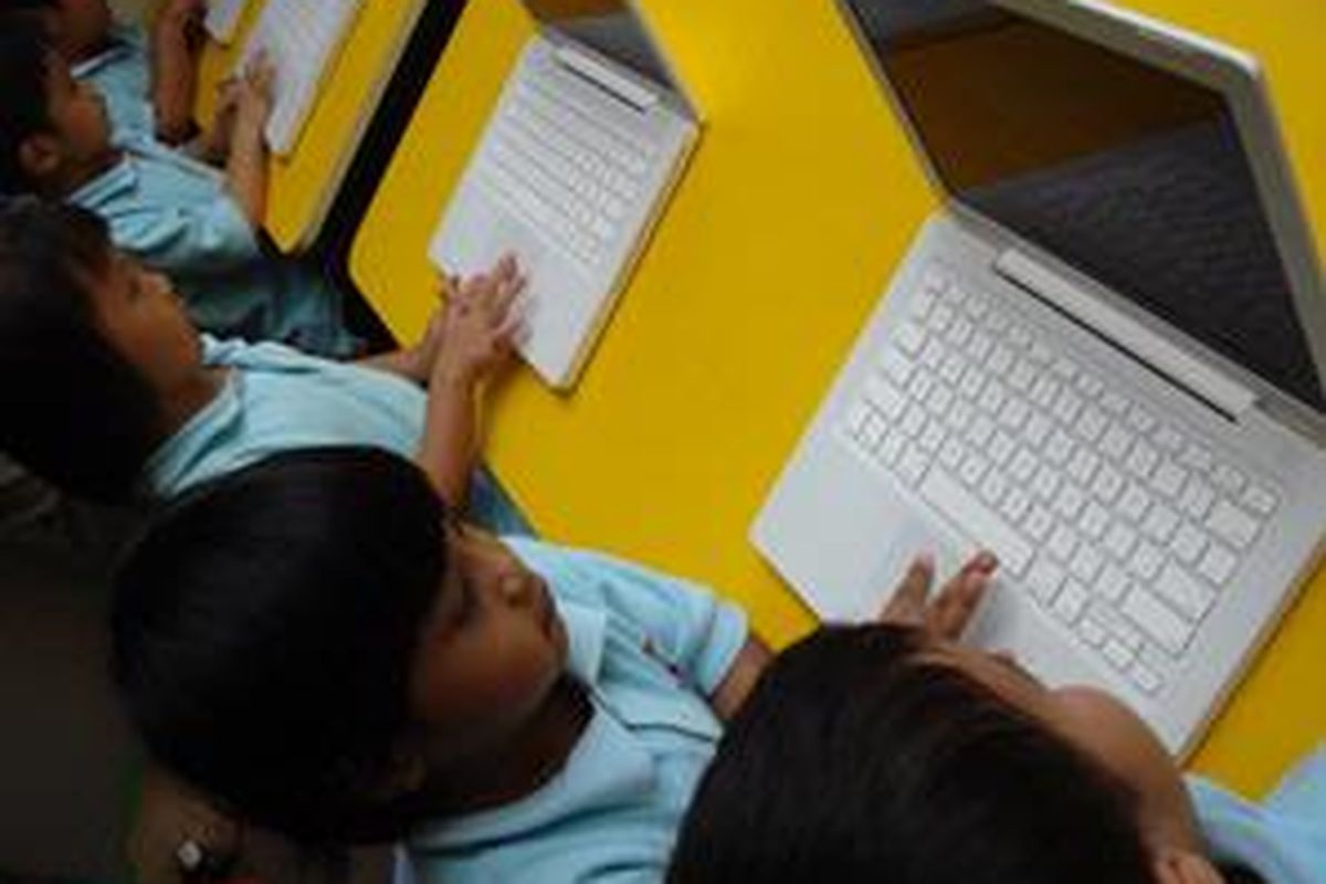 Kerinduan menghadirkan cara belajar yang menyenangkan anak dan mengembangkan potensi uniknya kian menumbuhkan sekolah rumah atau homeschooling, serta pendidikan alternatif lainnya 