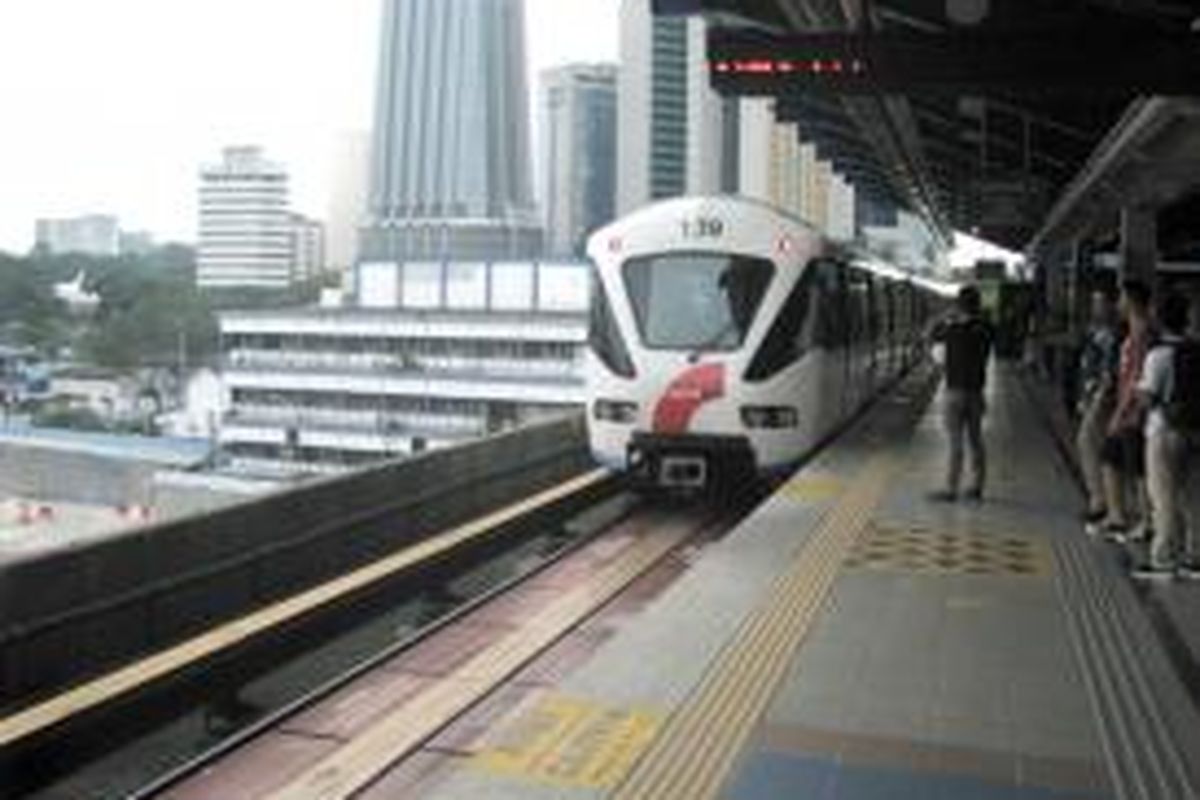  Layanan light rail transit (LRT) dengan nama Rapid KL yang beroperasi di Kuala Lumpur, Malaysia. 