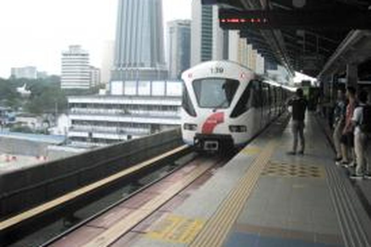  Ilustrasi. Layanan light rail transit (LRT) dengan nama Rapid KL yang beroperasi di Kuala Lumpur, Malaysia. 