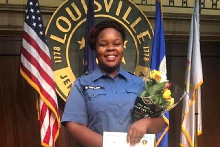 Breonna Taylor, tenaga medis asal Louisville, Kentucy, Amerika Serikat. Dia tewas pada 13 Maret setelah ditembak hingga delapan kali oleh polisi yang menggeledah rumahnya. Namanya kini disebut oleh aktivis dalam demo George Floyd.
