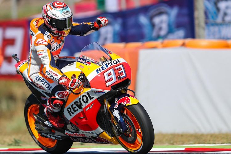 Pebalap Repsol Honda Team, Marc Marquez, bereaksi setelah menyelesaikan sesi kualifikasi GP Catalunya di Circuit de Barcelona-Catalunya, Montmelo, Sabtu (10/6/2017).