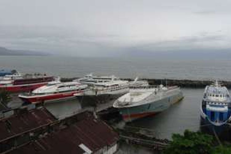 Kondisi pelabuhan Manado.