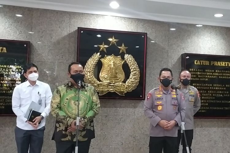 Anggota BPK RI Nyoman Adhi Suryadhnyana dan Kepala Kepolisian Negara Republik Indonesia (Kapolri) Jenderal Listyo Sigit Prabowo di Mabes Polri, Jakarta, Selasa (28/6/2022).