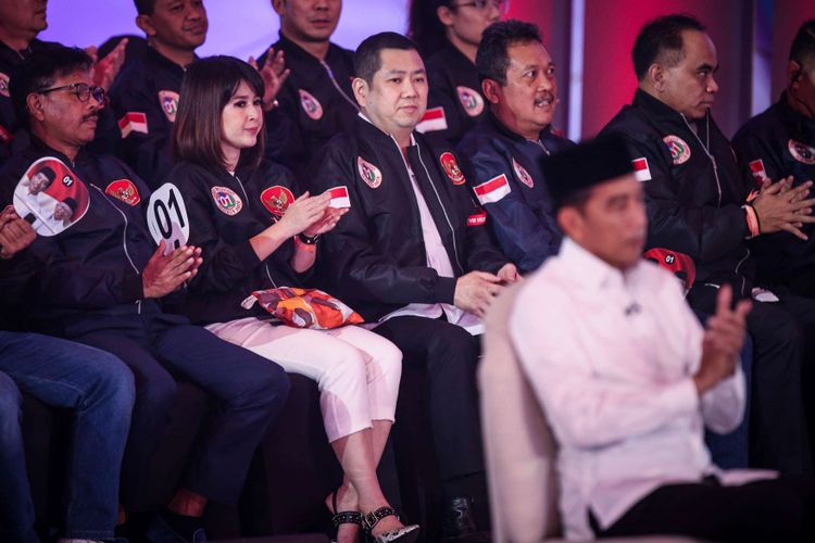 Tokoh politik pendukung pasangan calon presiden dan wakil presiden nomor urut 1, Joko Widodo dan Maruf Amin di Hotel Bidakara, Jakarta Selatan, Kamis (17/1/2019). Tema debat pilpres pertama yaitu mengangkat isu Hukum, HAM, Korupsi, dan Terorisme.