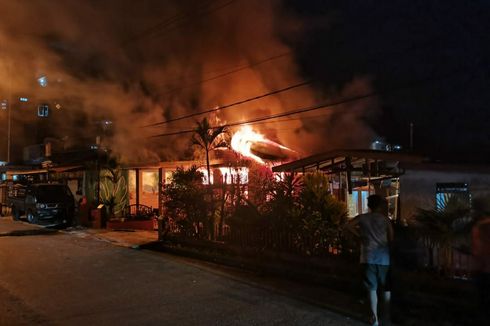 Ditinggal Pemilik ke Jakarta, Rumah di Ambon Ludes Terbakar