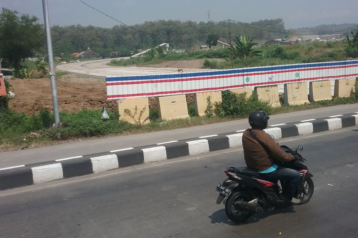 Pintu keluar jalan tol Batang-Semarang di Sumberjo Kaliwungu Kendal. 